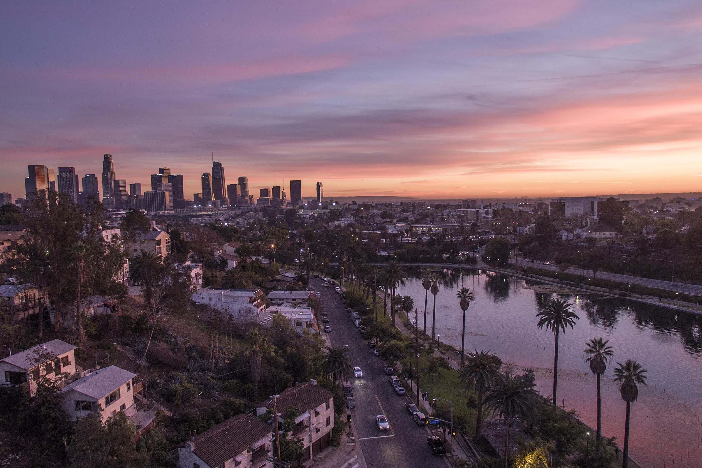 Dynamic Navigation Aids: Effortlessly Touring Los Angeles with Cutting-Edge Apps